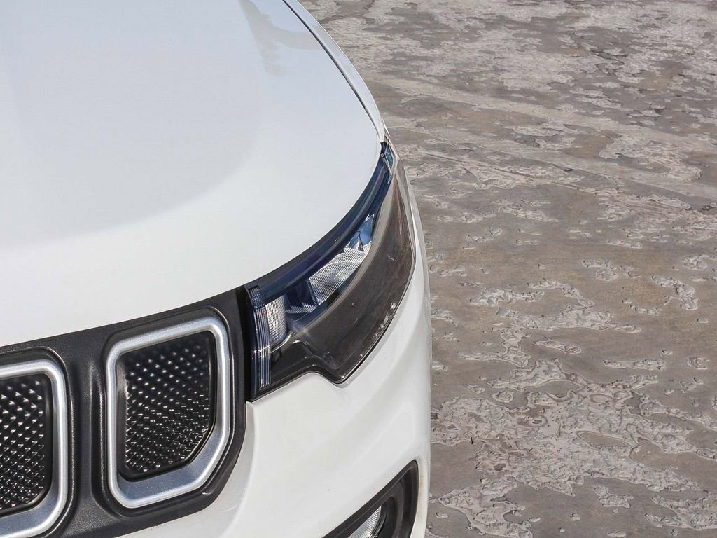 Used 2022 Jeep Compass Latitude image 10