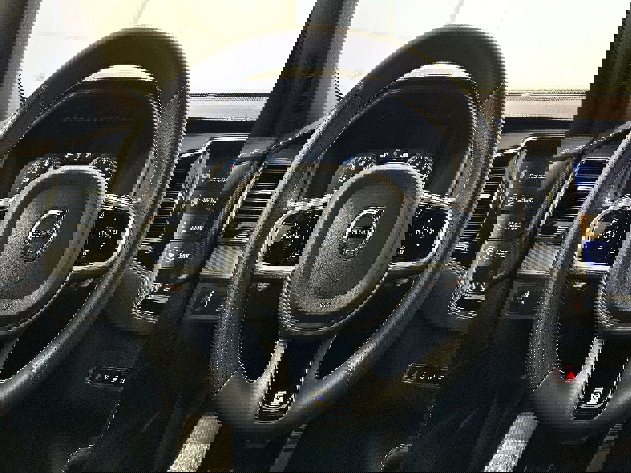 Used 2019 Volvo XC90 T6 R-Design w/ Advanced Package image 12