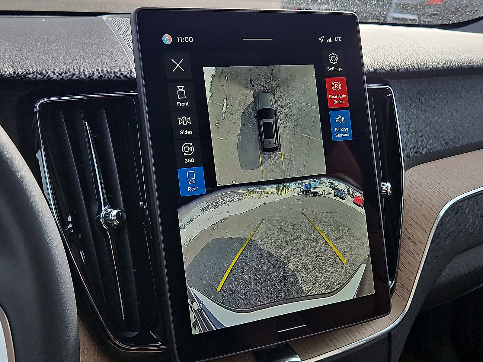 New 2026 Volvo XC60 B5 Plus w/ Protection Package Premier image 17