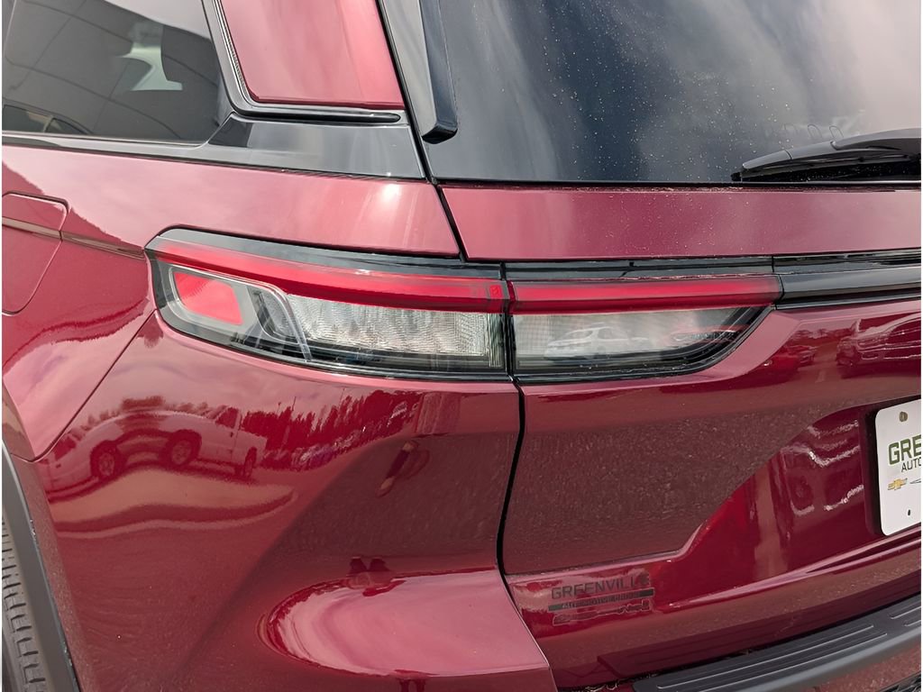 Used 2023 Jeep Grand Cherokee Altitude image 4