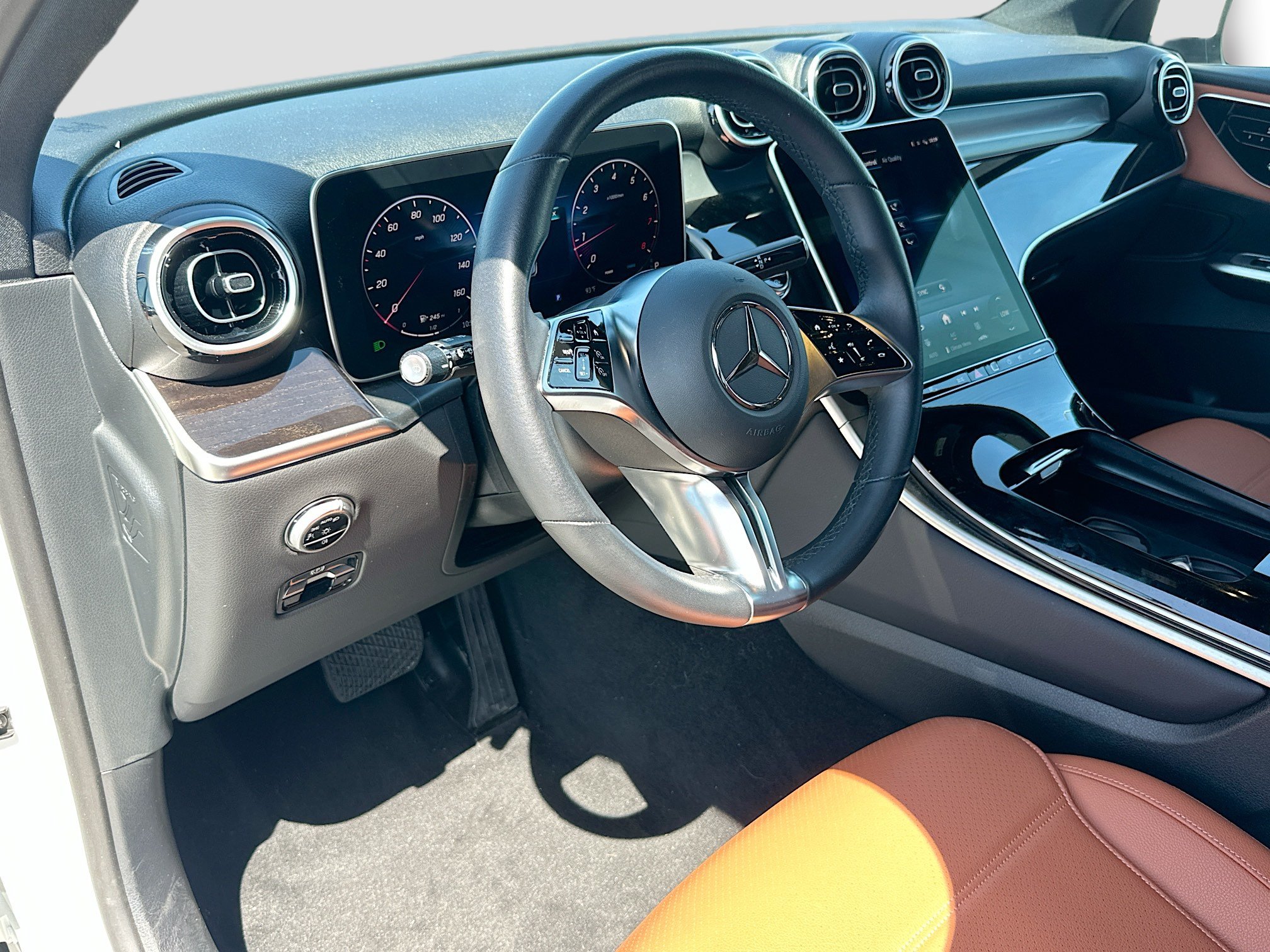 Used 2025 Mercedes-Benz GLC 300 image 9