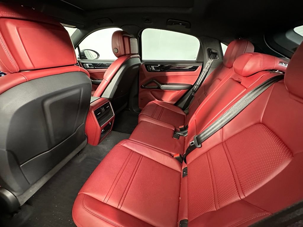 Certified 2023 Porsche Cayenne Coupe AWD/4WD image 37