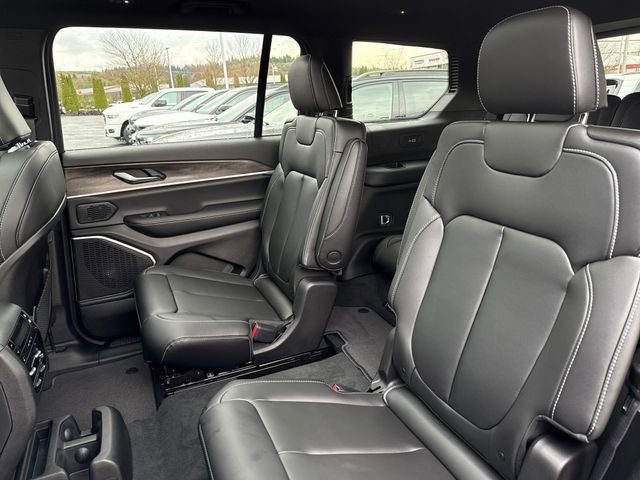 New 2026 Jeep Grand Cherokee L Limited w/ Limited Altitude Package AWD/4WD image 19
