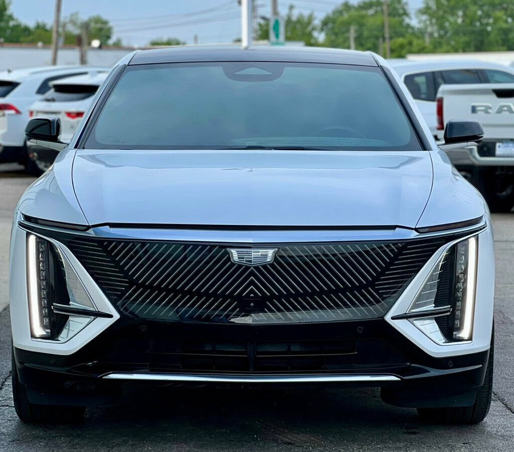 Used 2024 Cadillac Lyriq Luxury AWD/4WD image 38