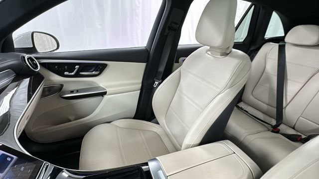 Used 2024 Mercedes-Benz GLC 300 4MATIC image 14