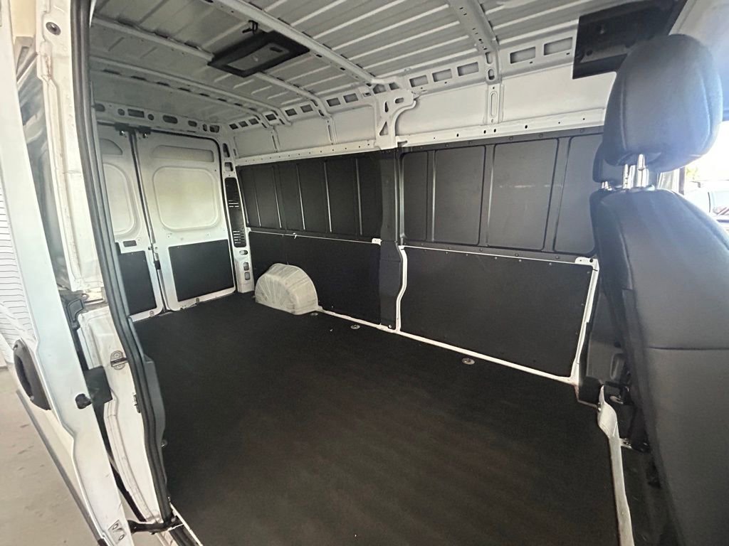 Used 2025 RAM ProMaster 2500 w/ Convenience Group image 17