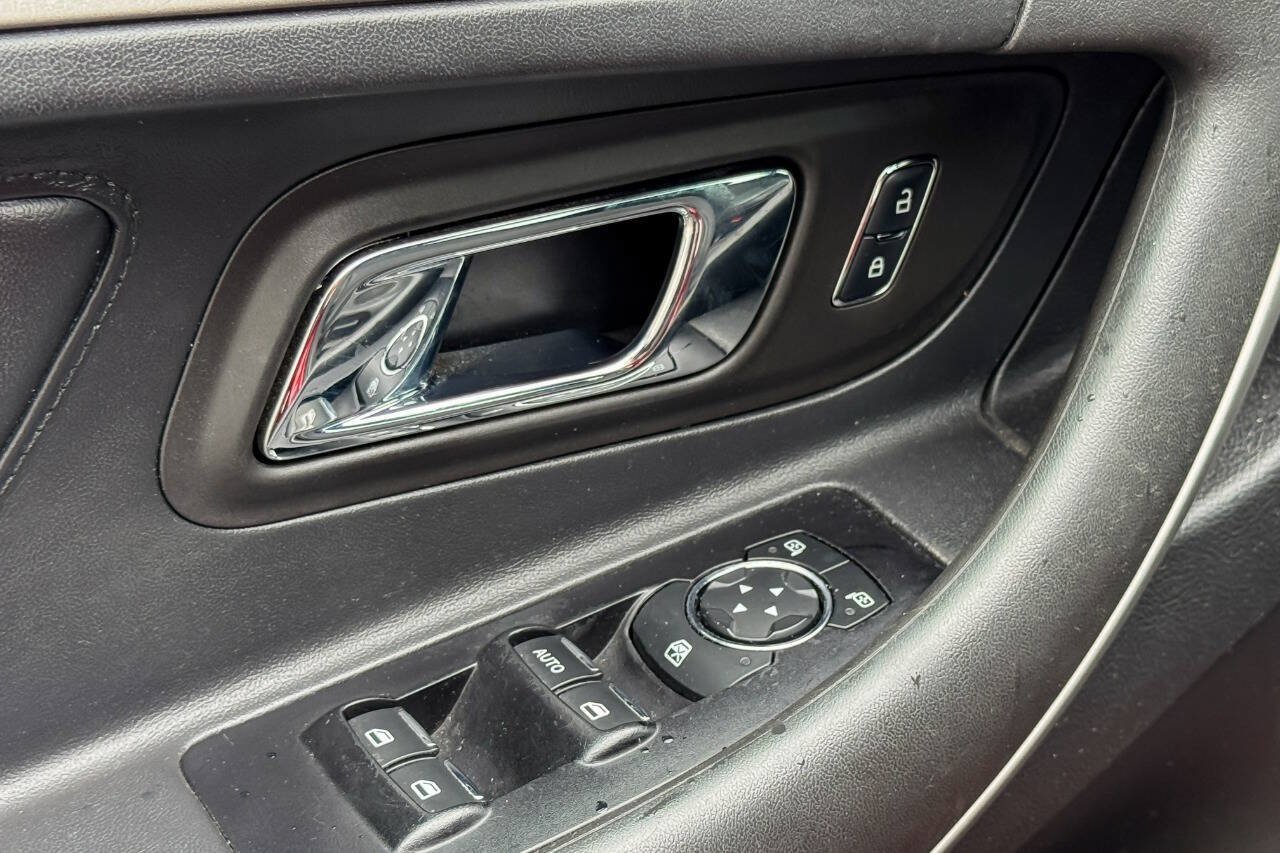 Used 2016 Ford Taurus SEL FWD image 20