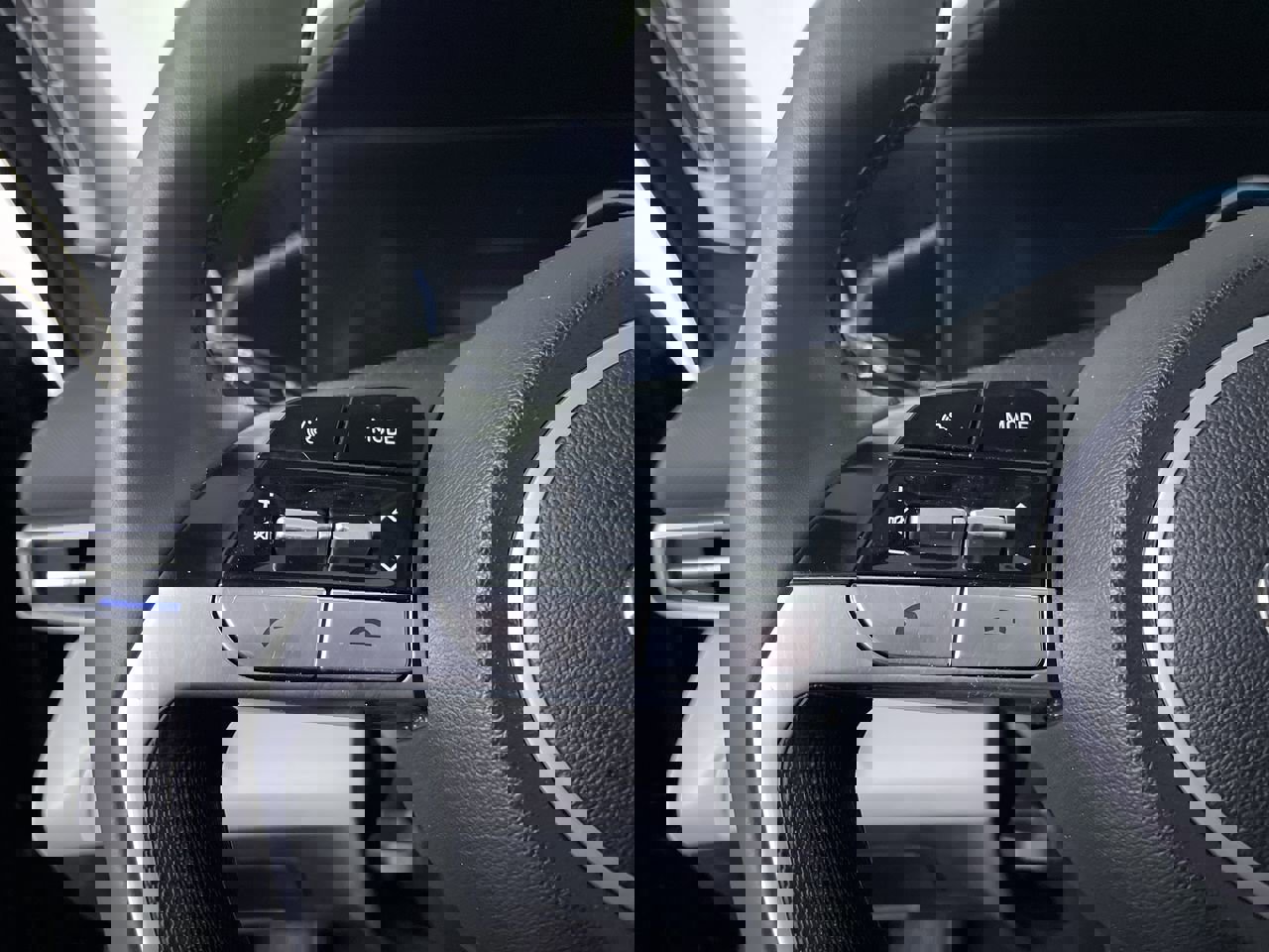 Used 2023 Hyundai Elantra Limited image 25