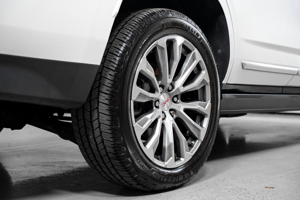 Used 2021 GMC Yukon Denali w/ Denali Premium Package RWD image 8