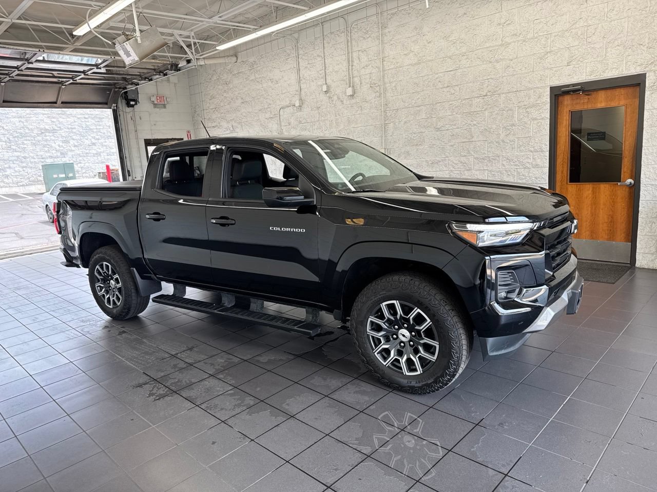 Used 2023 Chevrolet Colorado Z71 w/ Z71 Convenience Package 2