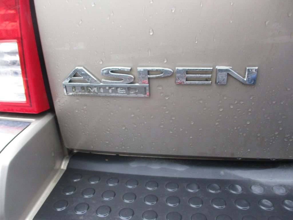 Used 2008 Chrysler Aspen Limited image 7