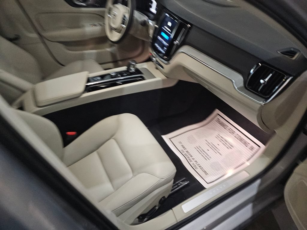 Certified 2025 Volvo S60 B5 Plus AWD/4WD image 8