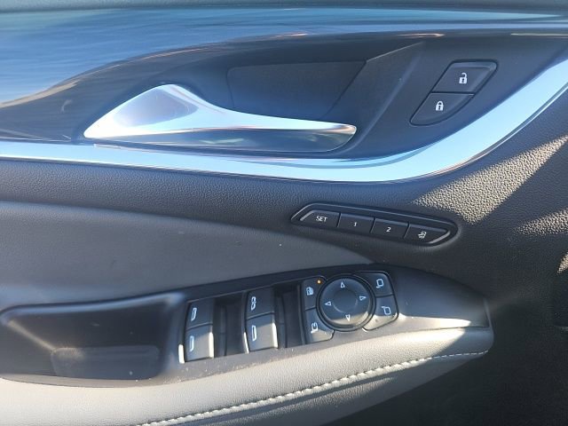 Used 2022 Buick Enclave Premium AWD/4WD image 22