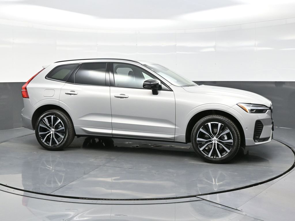 Used 2025 Volvo XC60 B5 Plus w/ Climate Package image 8