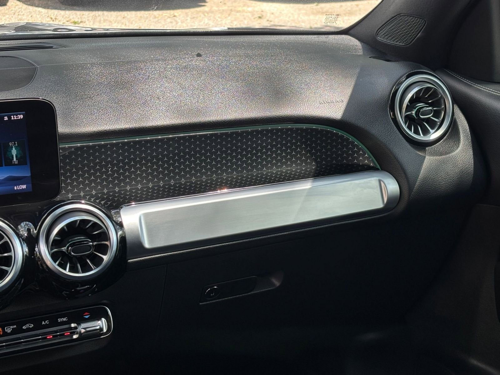 Used 2025 Mercedes-Benz GLB 250 image 36