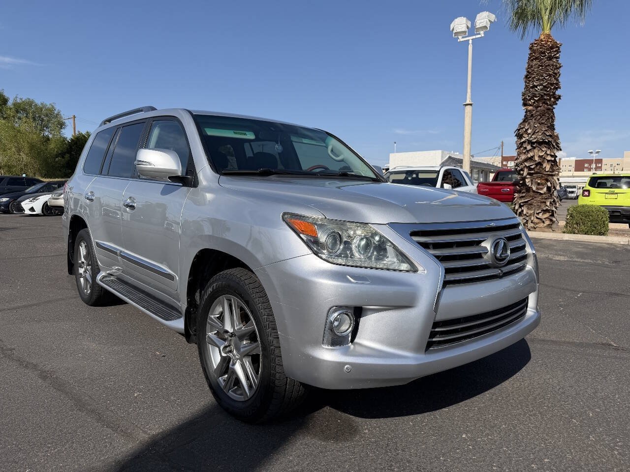 Used 2013 Lexus LX 570 4WD w/ Luxury Pkg image 1