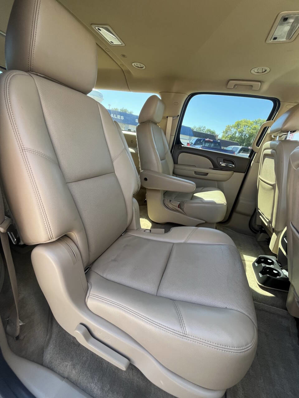 Used 2011 Chevrolet Suburban LTZ image 25