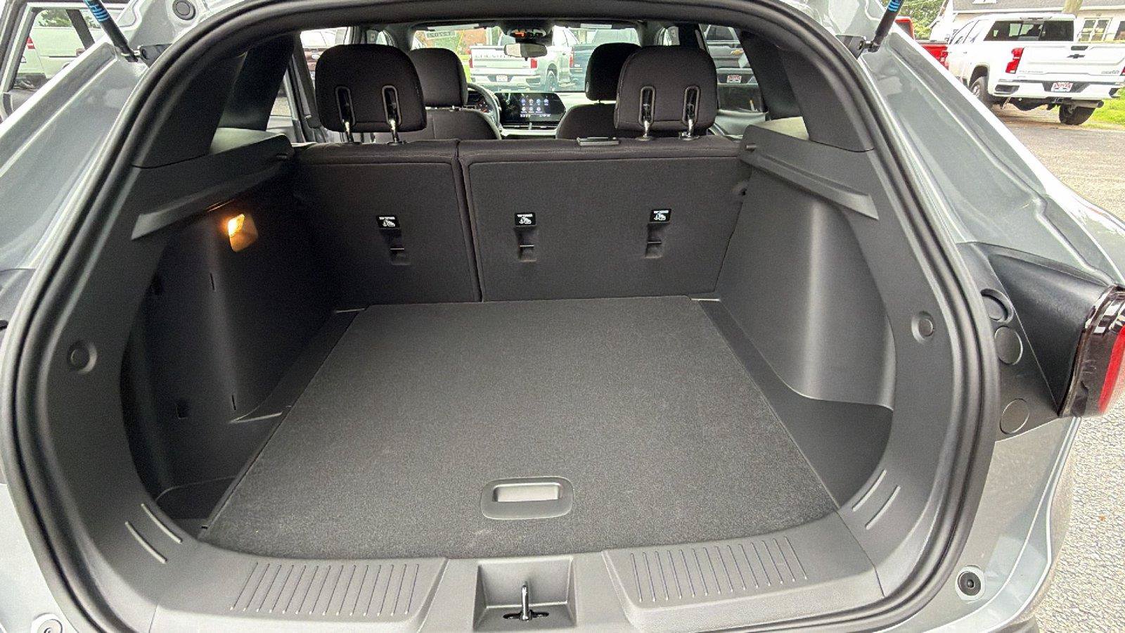 New 2026 Chevrolet Trax RS w/ Sunroof Package FWD image 14