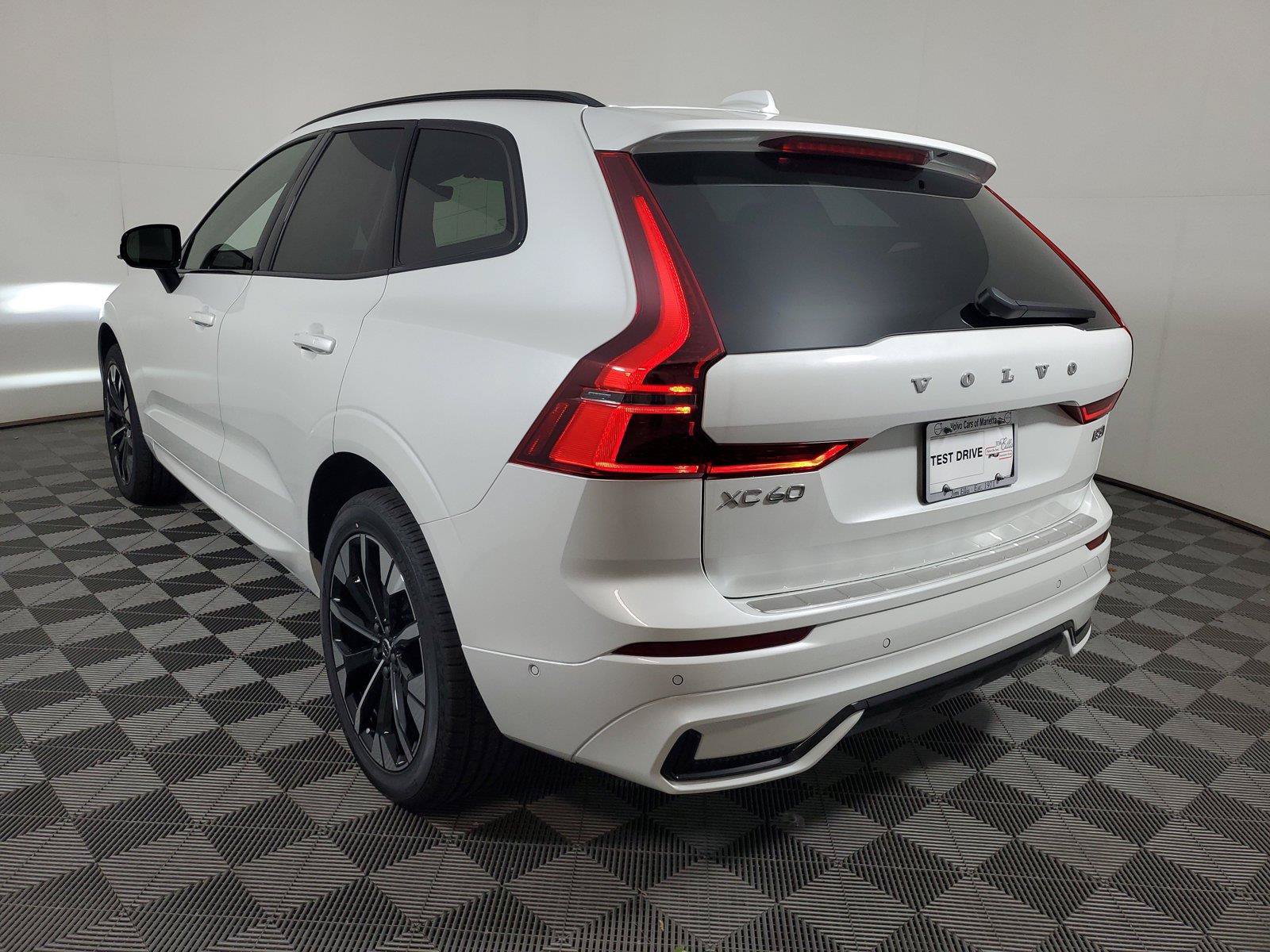New 2027 Volvo XC60 B5 Plus AWD/4WD image 4