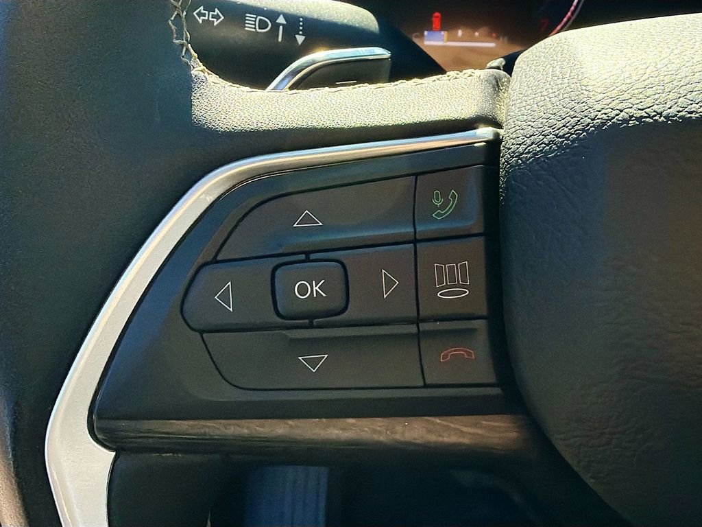 Used 2024 Jeep Grand Cherokee L Limited w/ Luxury Tech Group II image 40