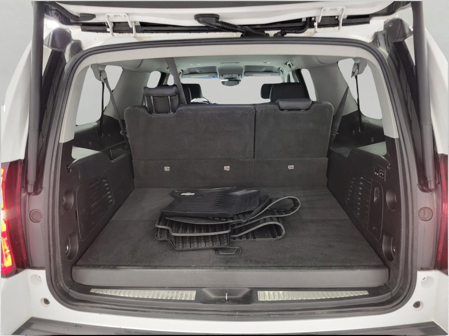 Used 2020 Chevrolet Suburban Premier w/ Max Trailering Package AWD/4WD image 15