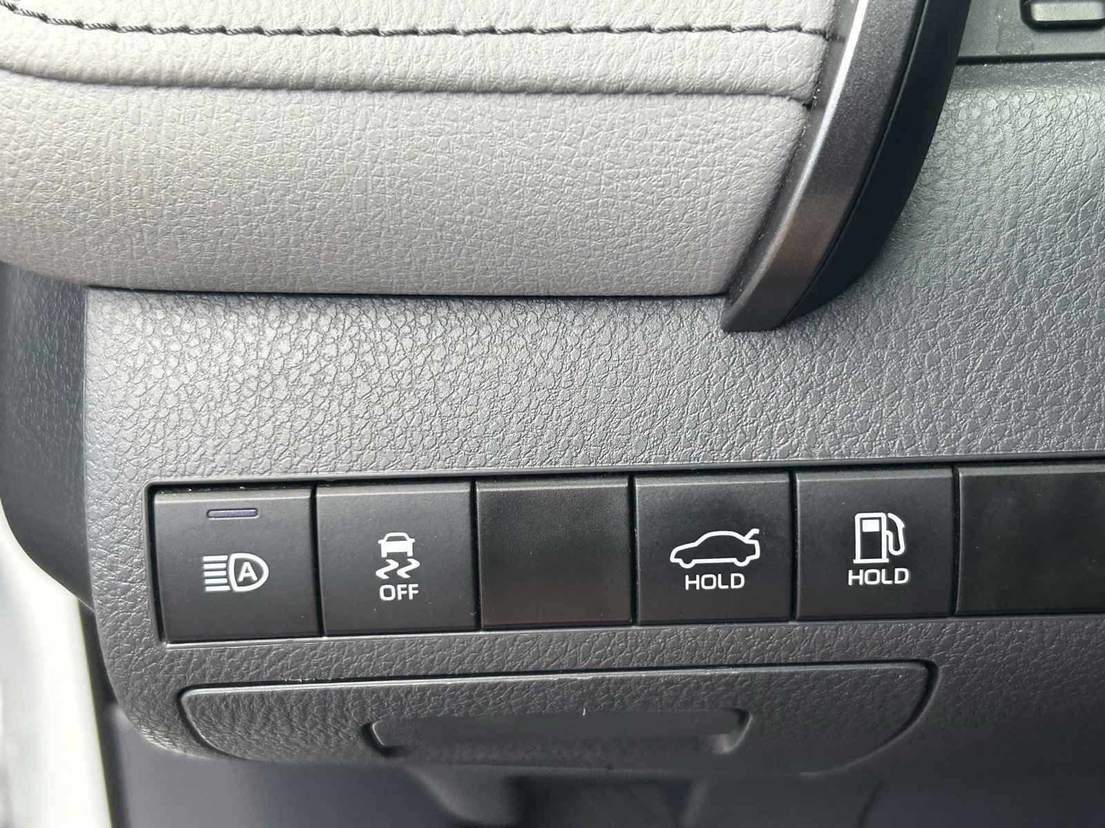 Used 2024 Toyota Camry SE w/ Audio Upgrade Package image 31