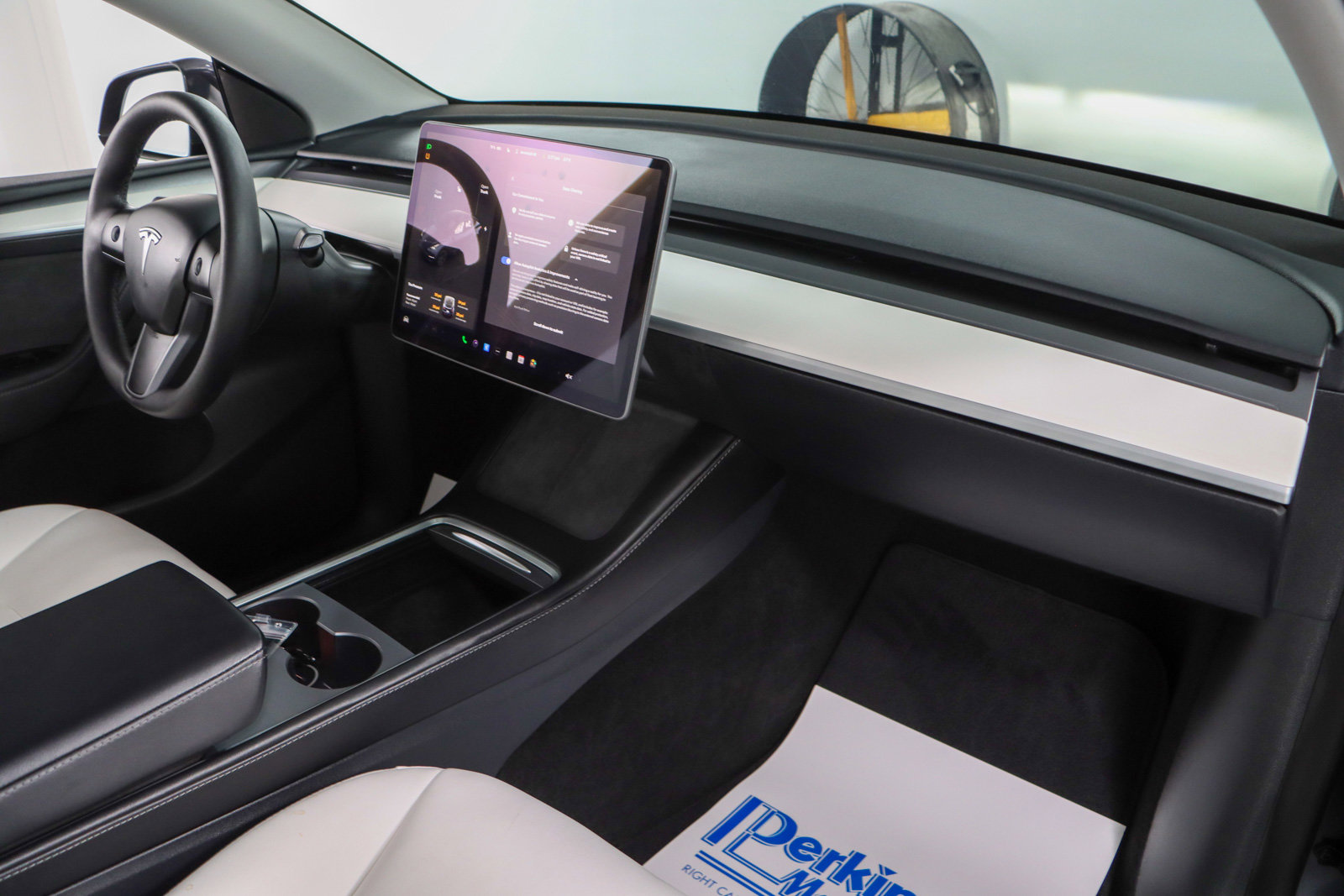 Used 2025 Tesla Model Y Long Range image 25