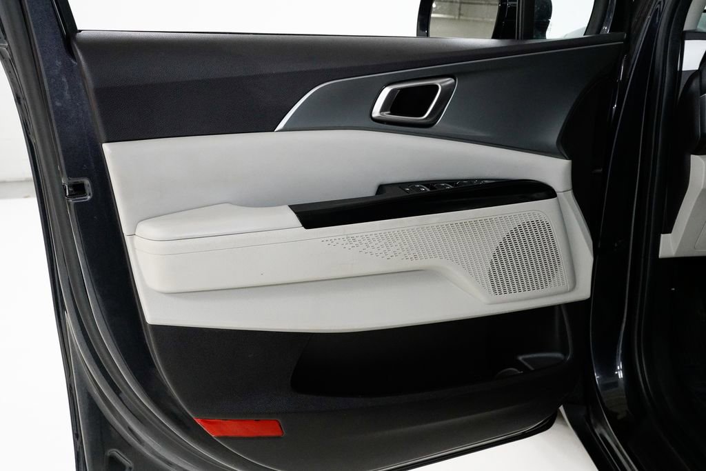 Certified 2022 Kia Carnival LX image 7