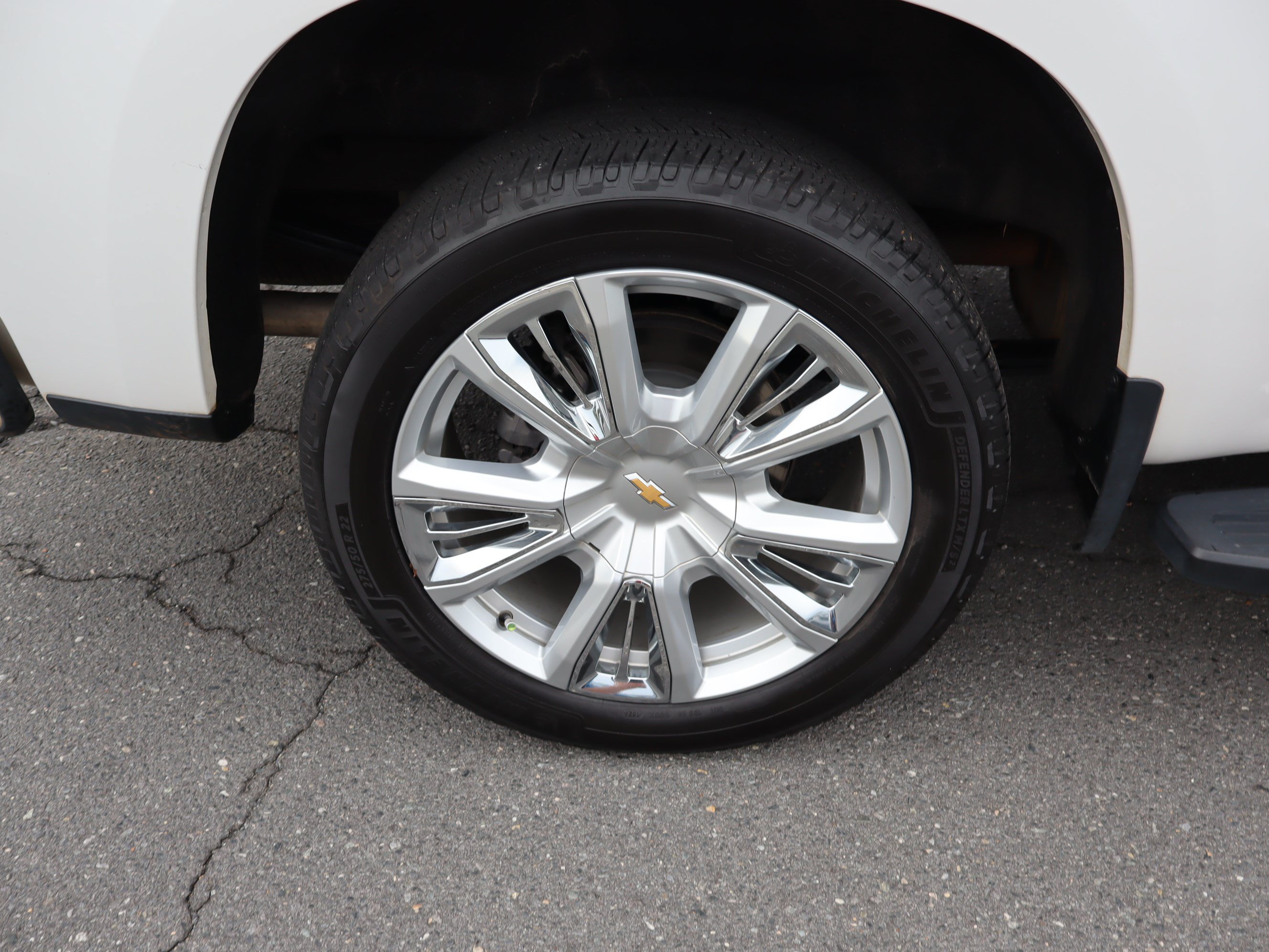 Used 2023 Chevrolet Silverado 1500 High Country w/ High Country Premium Package AWD/4WD image 41