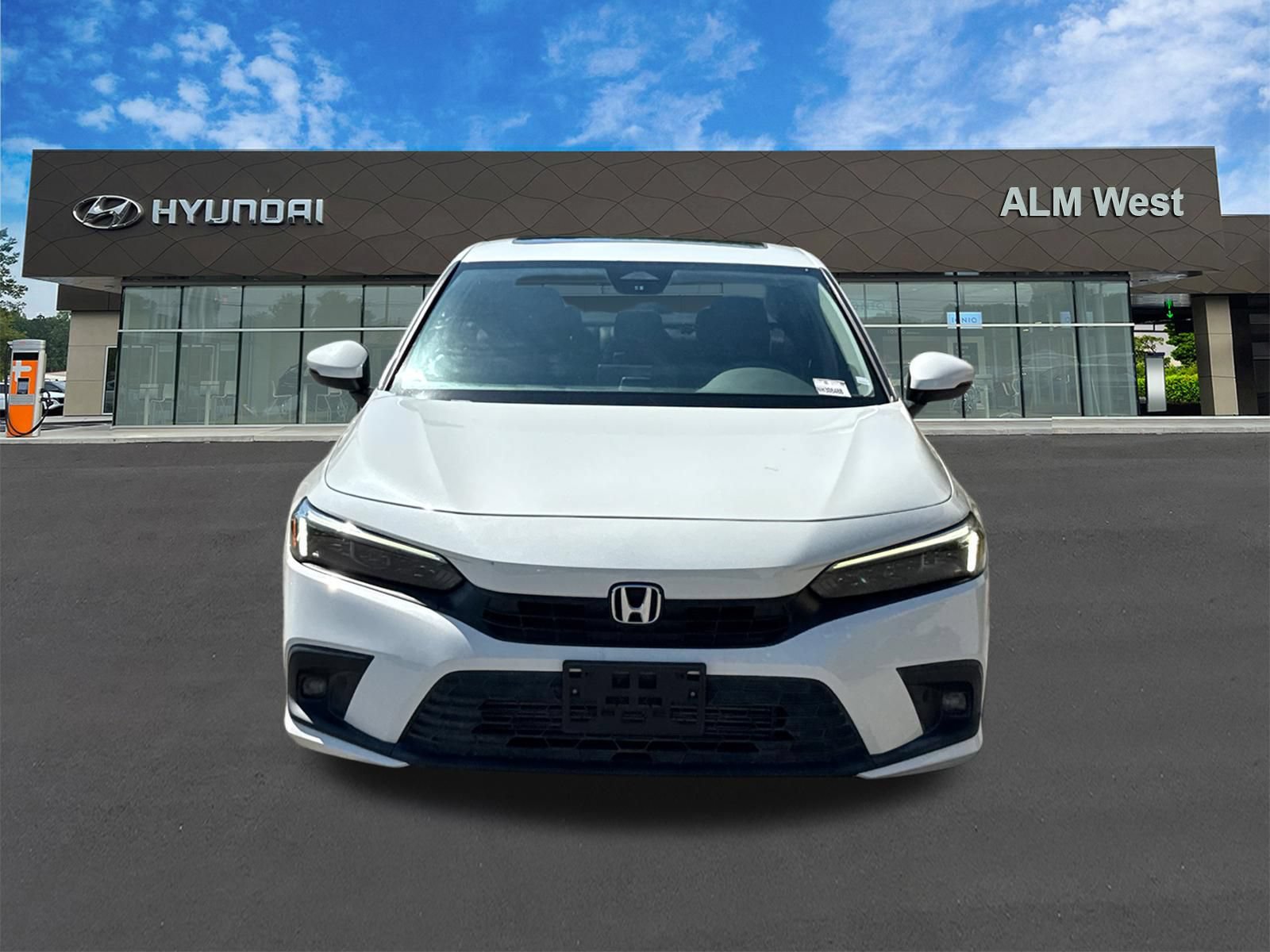Used 2022 Honda Civic Touring image 2