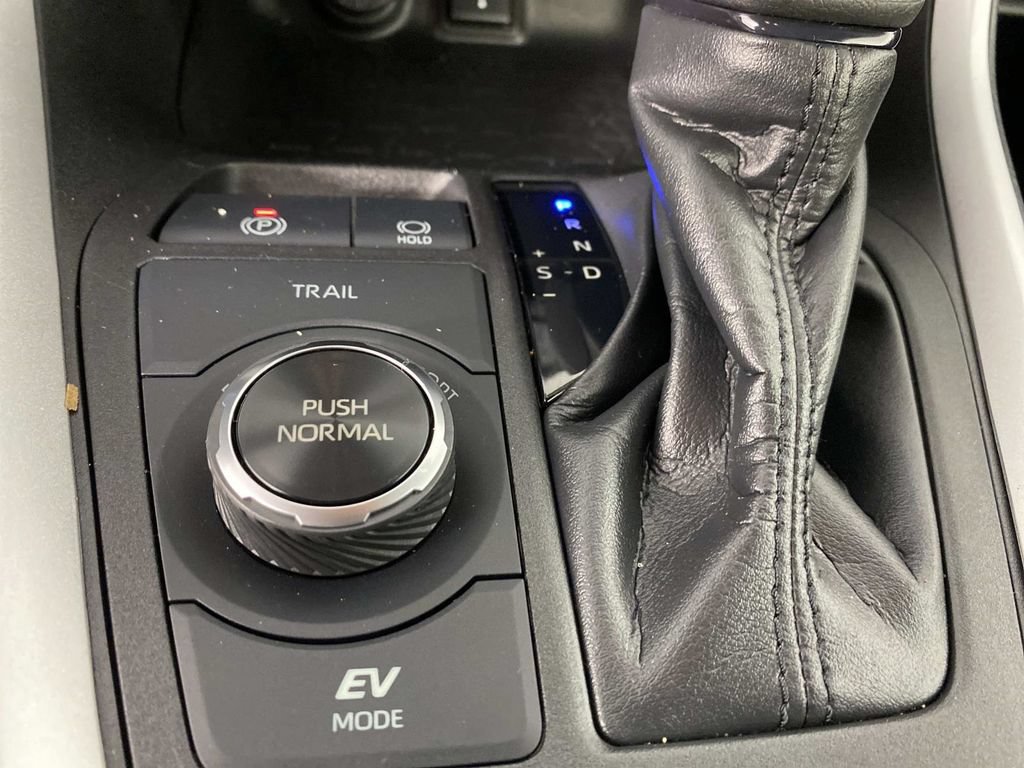 Used 2021 Toyota RAV4 LE AWD/4WD image 22