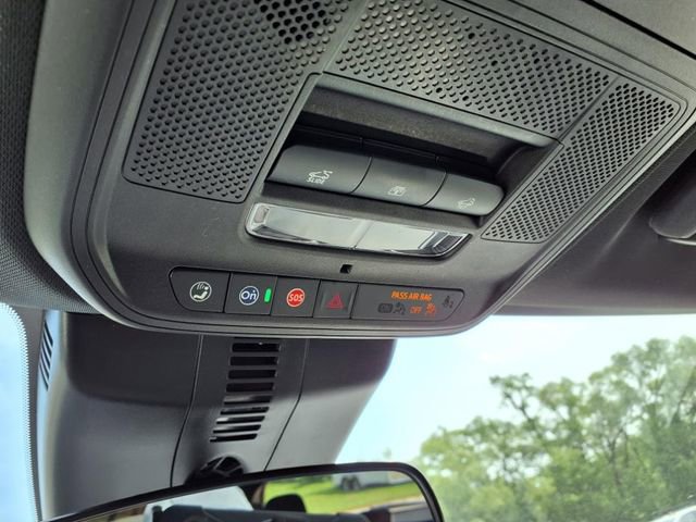 Used 2024 Chevrolet Traverse LT image 37