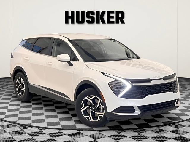 Used 2025 Kia Sportage LX image 1