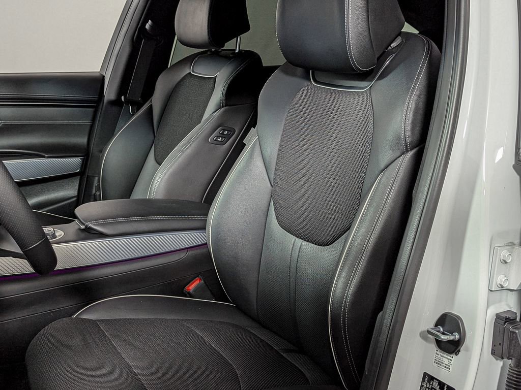 Used 2023 Genesis GV70 2.5T w/ Sport Prestige Package image 17