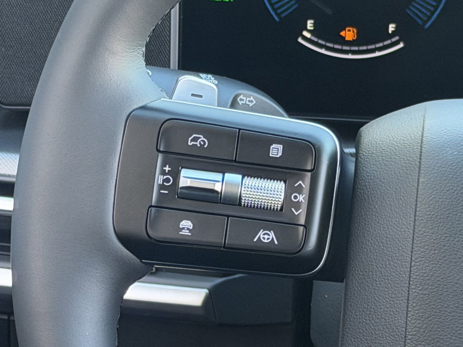 New 2026 Hyundai Santa Fe SE FWD image 13