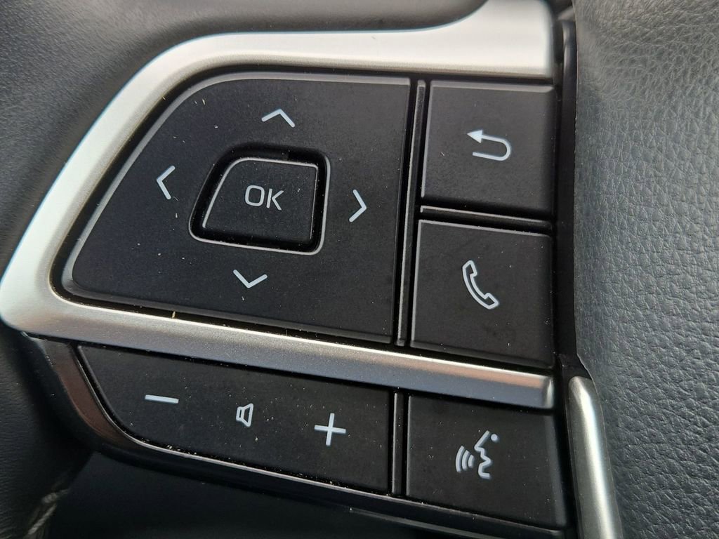 Used 2024 Toyota Highlander LE image 48