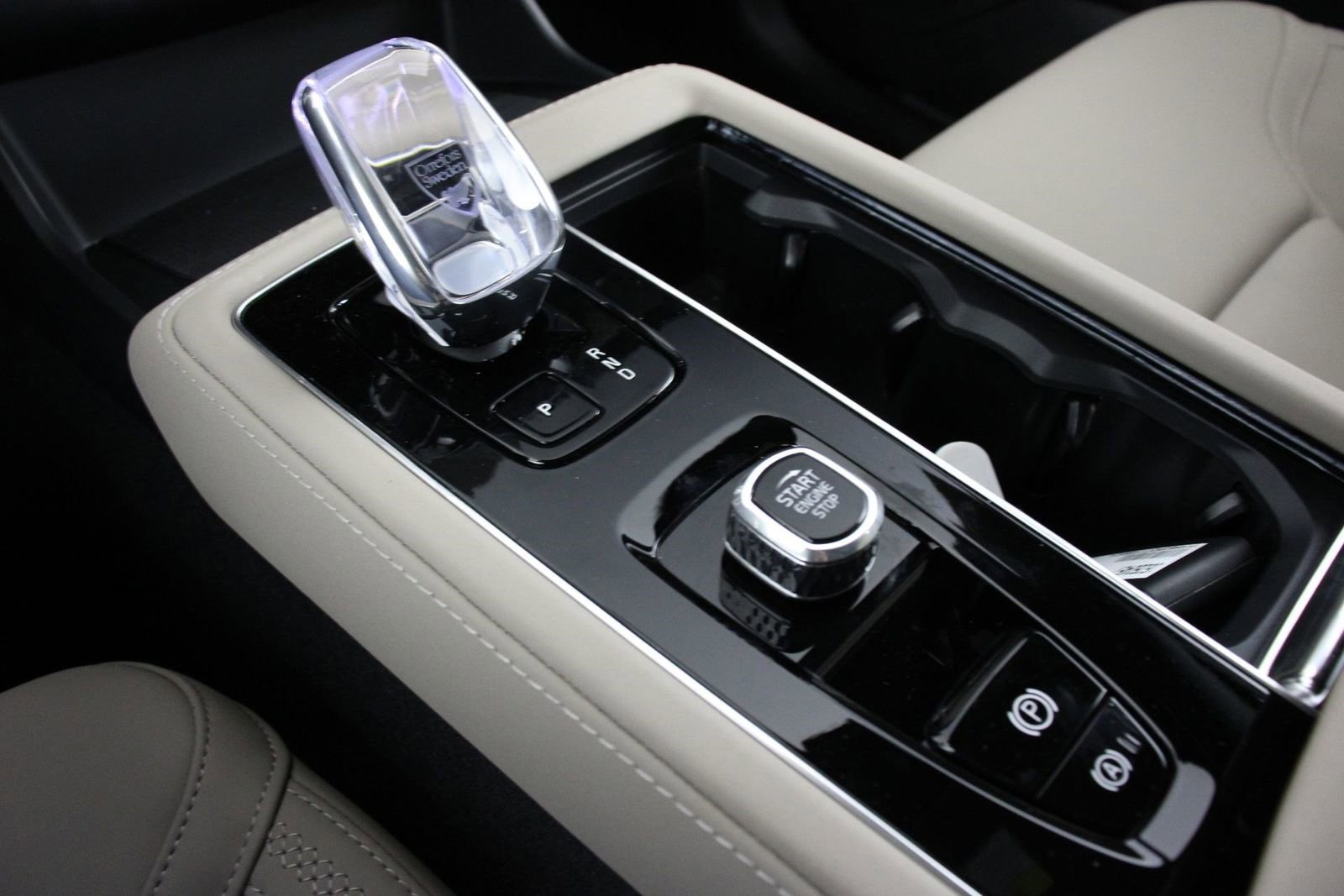 New 2026 Volvo XC90 T8 Plus w/ Protection Package Premier image 7