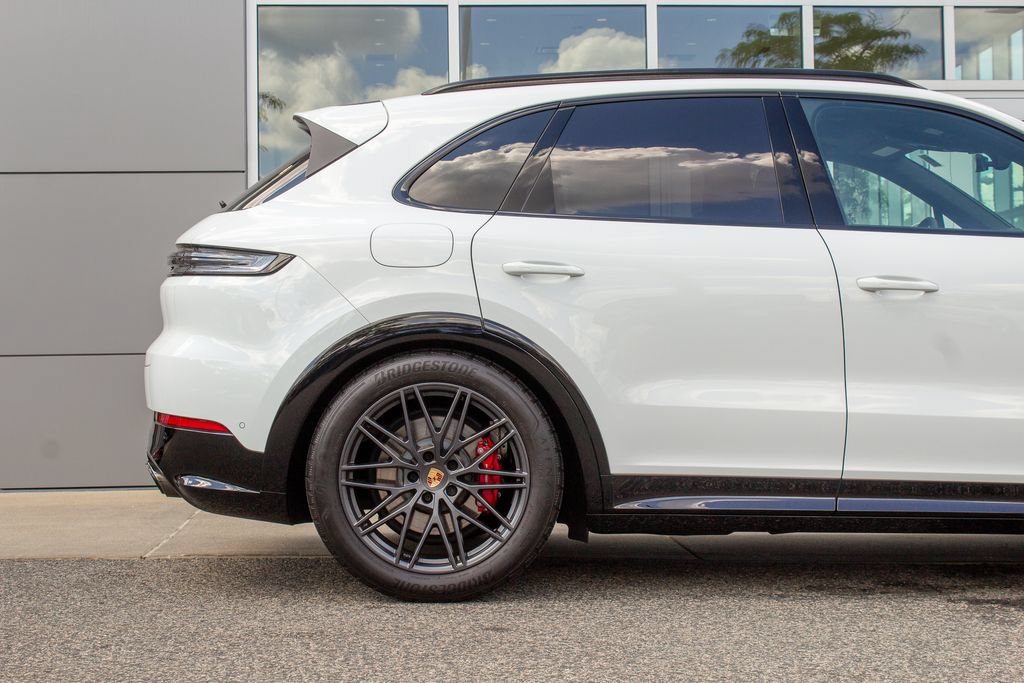Used 2025 Porsche Cayenne GTS AWD/4WD image 6