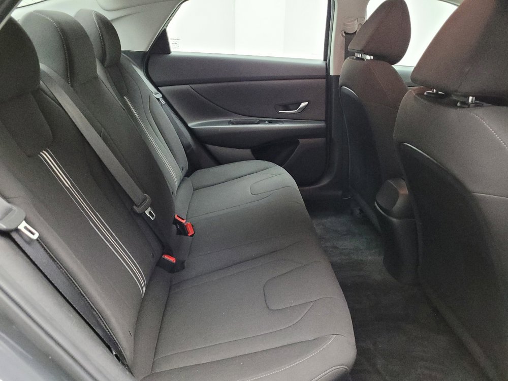 Used 2023 Hyundai Elantra SEL w/ Preferred Accessory Package FWD image 19