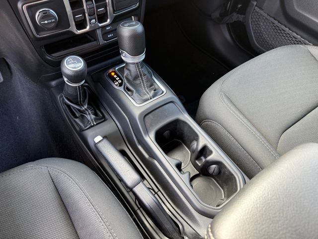 Used 2022 Jeep Wrangler Unlimited Sahara image 19