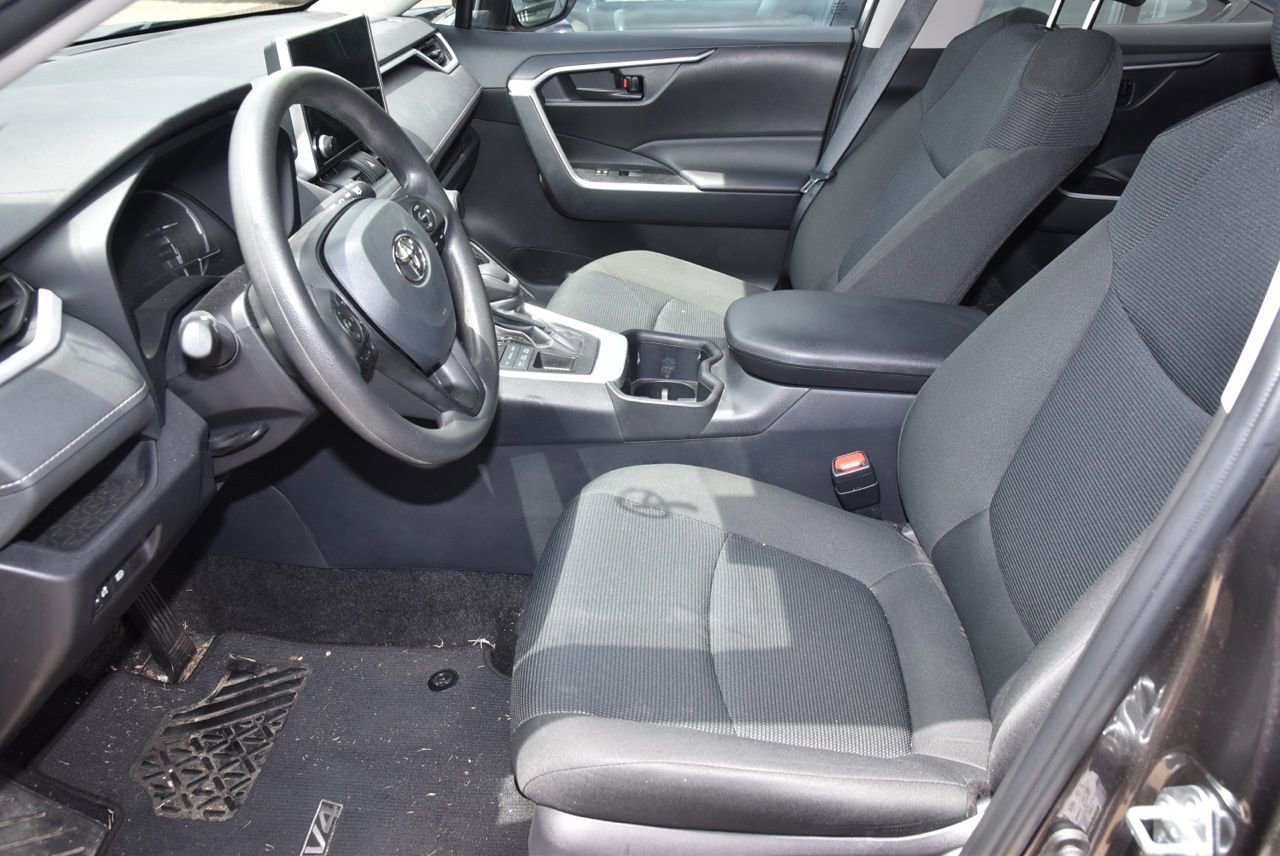 Used 2024 Toyota RAV4 LE AWD/4WD image 9
