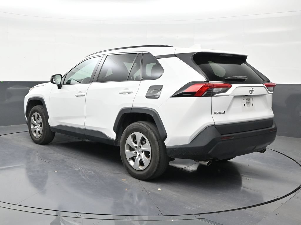 Used 2020 Toyota RAV4 LE FWD image 3