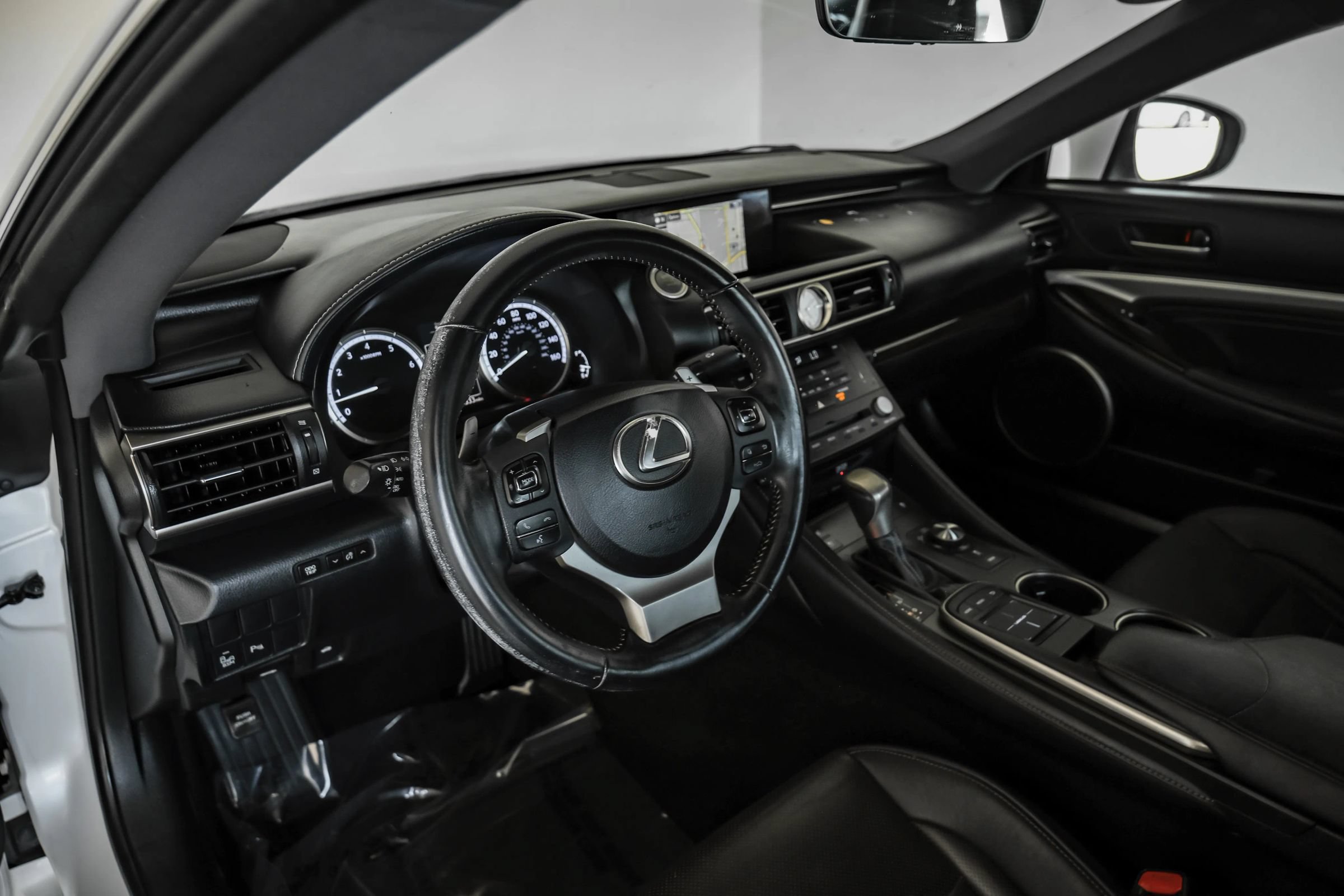 Used 2016 Lexus RC 350 w/ Luxury Package RWD image 2