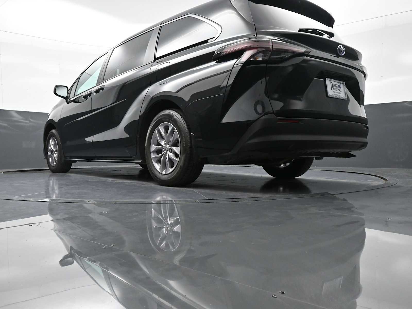 Used 2024 Toyota Sienna LE w/ Protection Package (TMS) AWD/4WD image 28