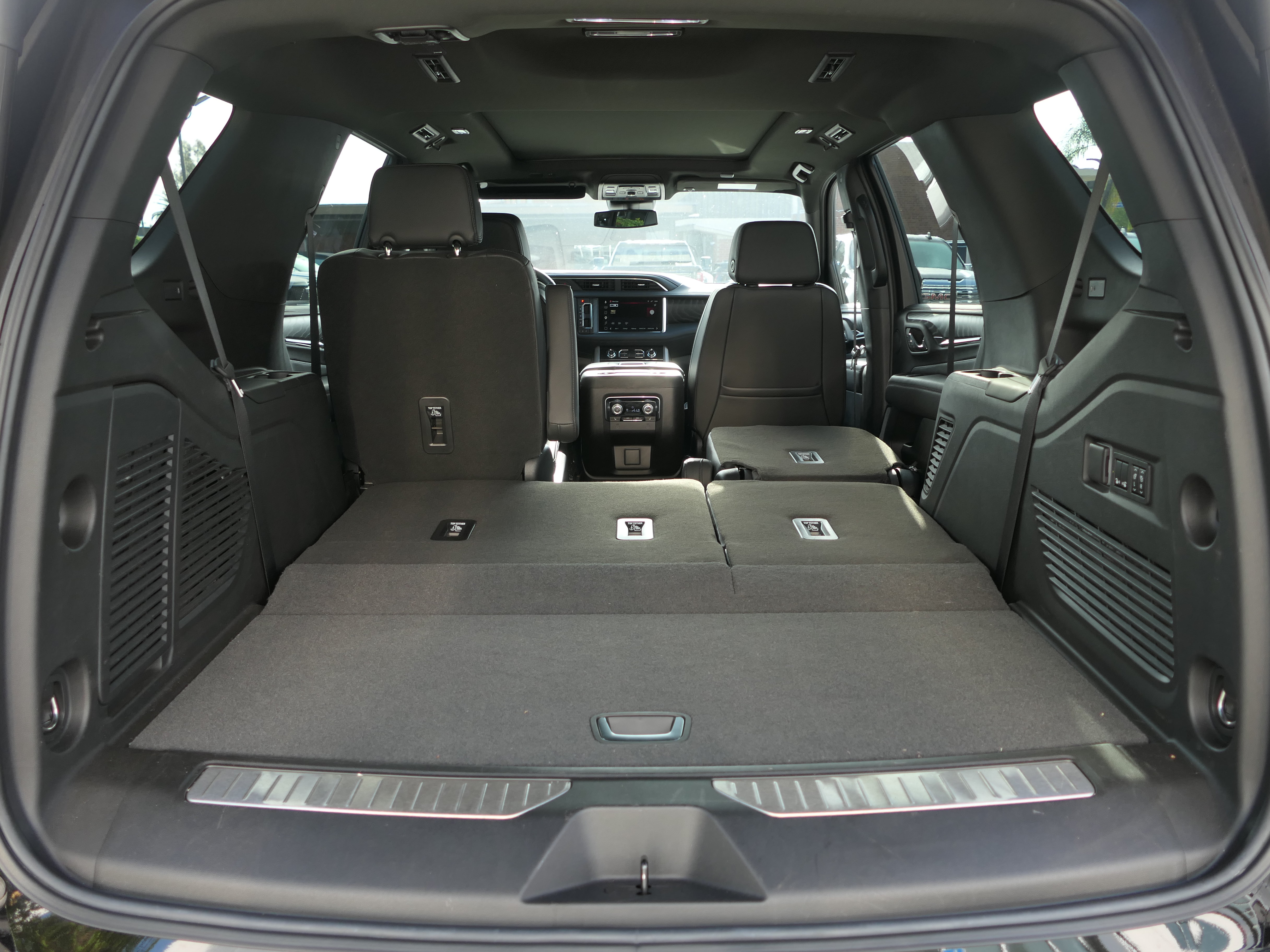 Used 2023 GMC Yukon Denali RWD image 26