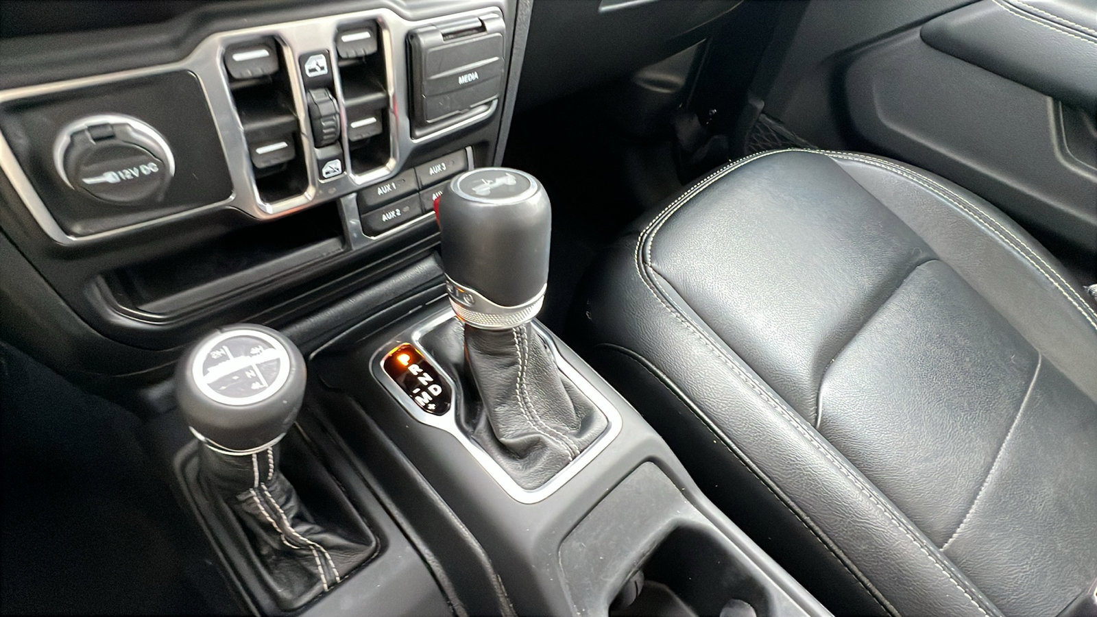 Used 2023 Jeep Wrangler Sahara w/ Cold Weather Group image 30