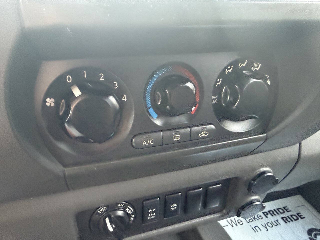 Used 2006 Nissan Xterra Off-Road AWD/4WD image 24