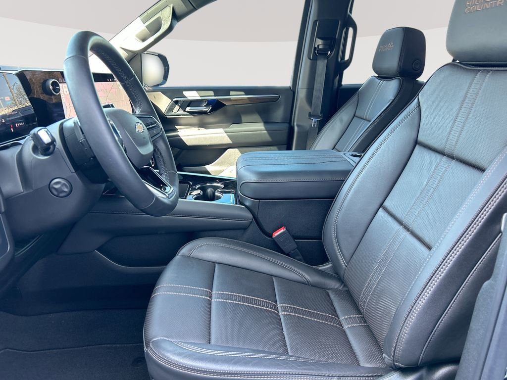 Used 2025 Chevrolet Tahoe High Country AWD/4WD image 19