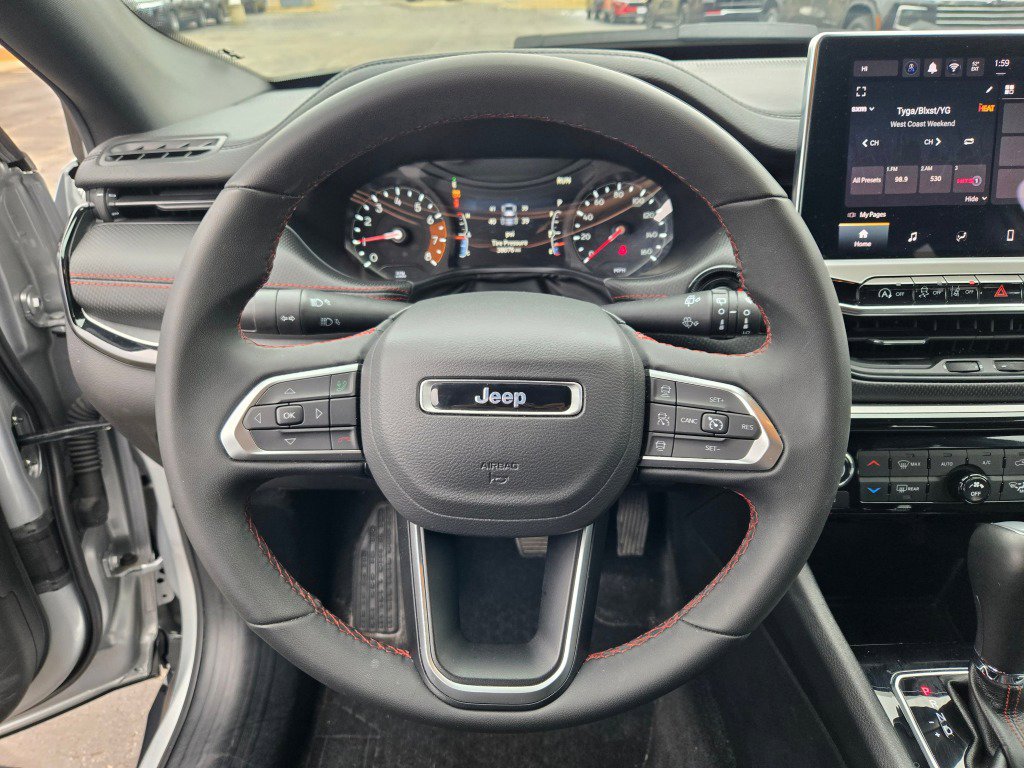 Used 2025 Jeep Compass Trailhawk AWD/4WD image 32