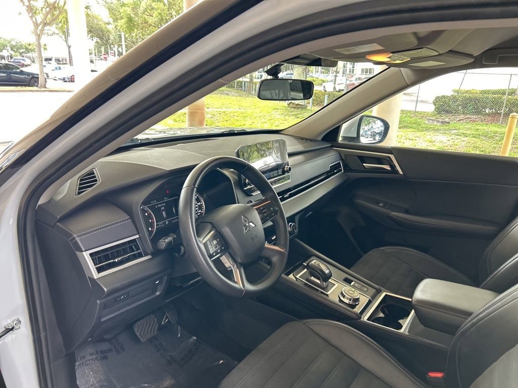 Used 2024 Mitsubishi Outlander AWD image 6